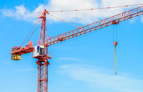 בעקבות המלחמה: משרד העבודה יאפשר הפעלת עגורני צריח באמצעות שלט רחוק