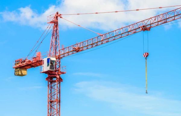 בעקבות המלחמה: משרד העבודה יאפשר הפעלת עגורני צריח באמצעות שלט רחוק