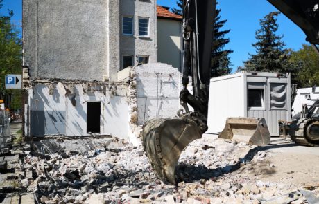 פינוי מבנים ישנים והכשרת הקרקע לקראת בנייה מודרנית