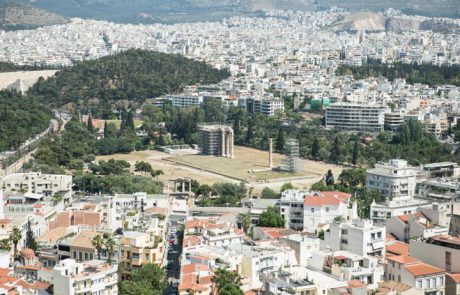 מדוע מחירי הנדל”ן ביוון ממשיכים לעלות בזמן שבשווקים אחרים המחירים יורדים?