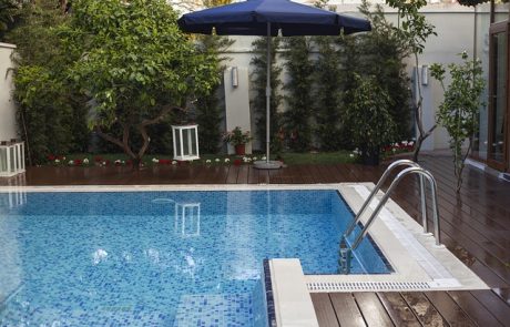 חשיבות התקנת פינות לבריכות שחייה