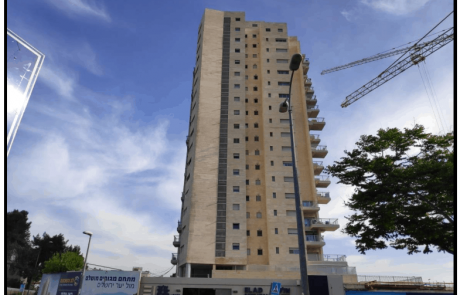 תביעה ע”ס 30 מיליון שקלים: חיפוי האבן הירושלמית נופל ומסכן עוברים ושבים